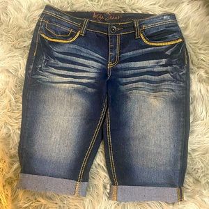 NWOT women Bermuda 11/12